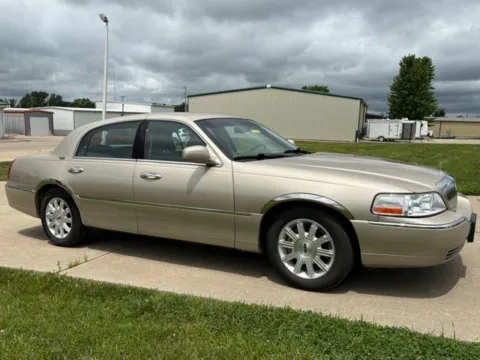 Another view of 2006 Lincoln Town Car Signature for sale in Maryville, MO at Tri-State Ford