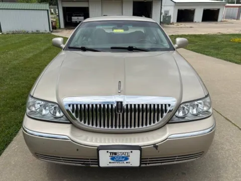 Photos of 2006 Lincoln Town Car Signature for sale in Maryville, MO at Tri-State Ford