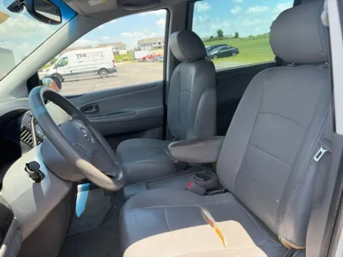 More photos of 2006 Mazda MPV LX at Tri-State Ford, MO