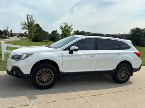 White 2019 Subaru Outback 3.6R for sale in Maryville, MO