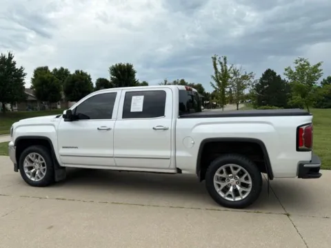 More photos of 2017 GMC Sierra 1500 SLT at Tri-State Ford, MO