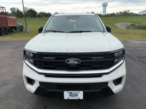 Photos of 2027 Ford Expedition Platinum for sale in Maryville, MO at Tri-State Ford