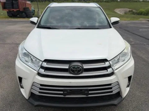 Photos of 2018 Toyota Highlander XLE for sale in Maryville, MO at Tri-State Ford