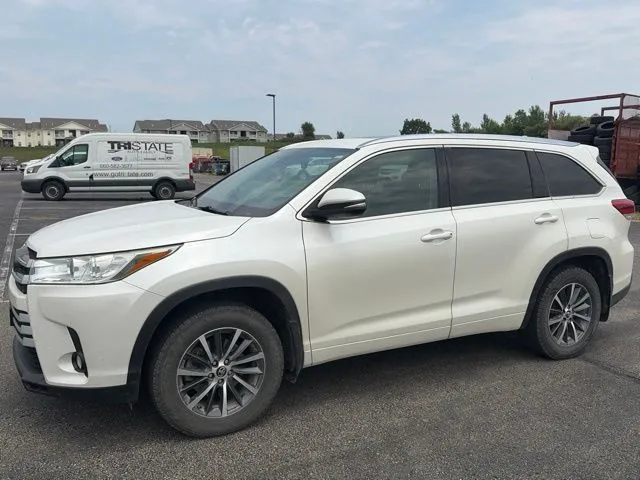 White 2018 Toyota Highlander XLE for sale in Maryville, MO