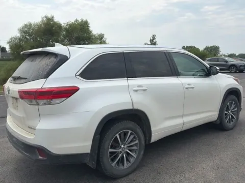 More photos of 2018 Toyota Highlander XLE at Tri-State Ford, MO