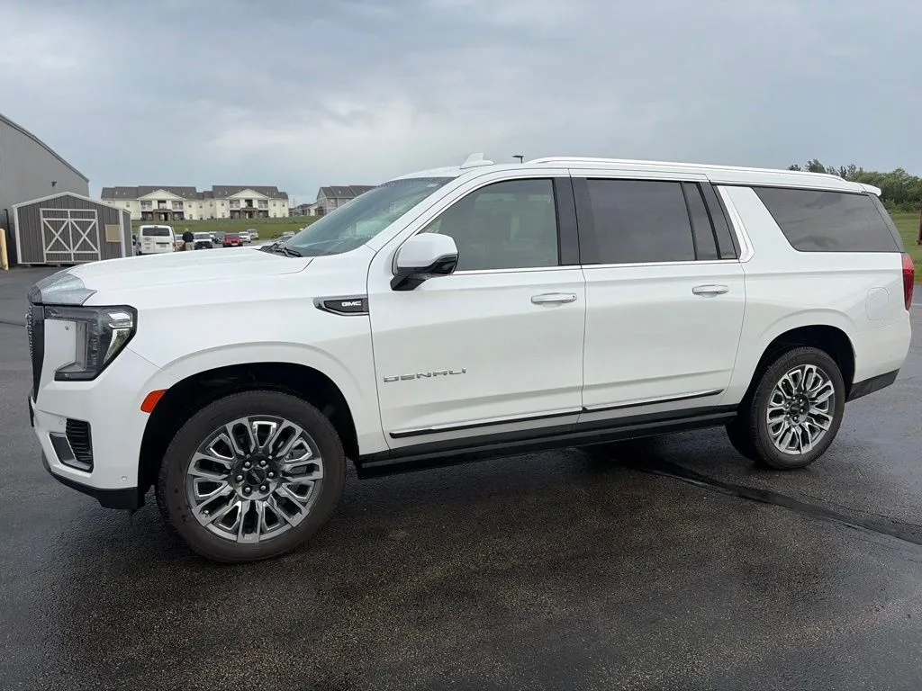 White 2024 GMC Yukon XL Denali Ultimate for sale in Maryville, MO