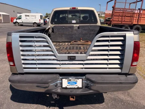 More photos of 2001 Ford F-350SD XLT at Tri-State Ford, MO