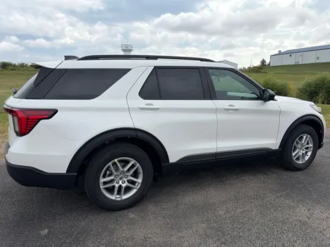 More photos of 2027 Ford Explorer Active at Tri-State Ford, MO