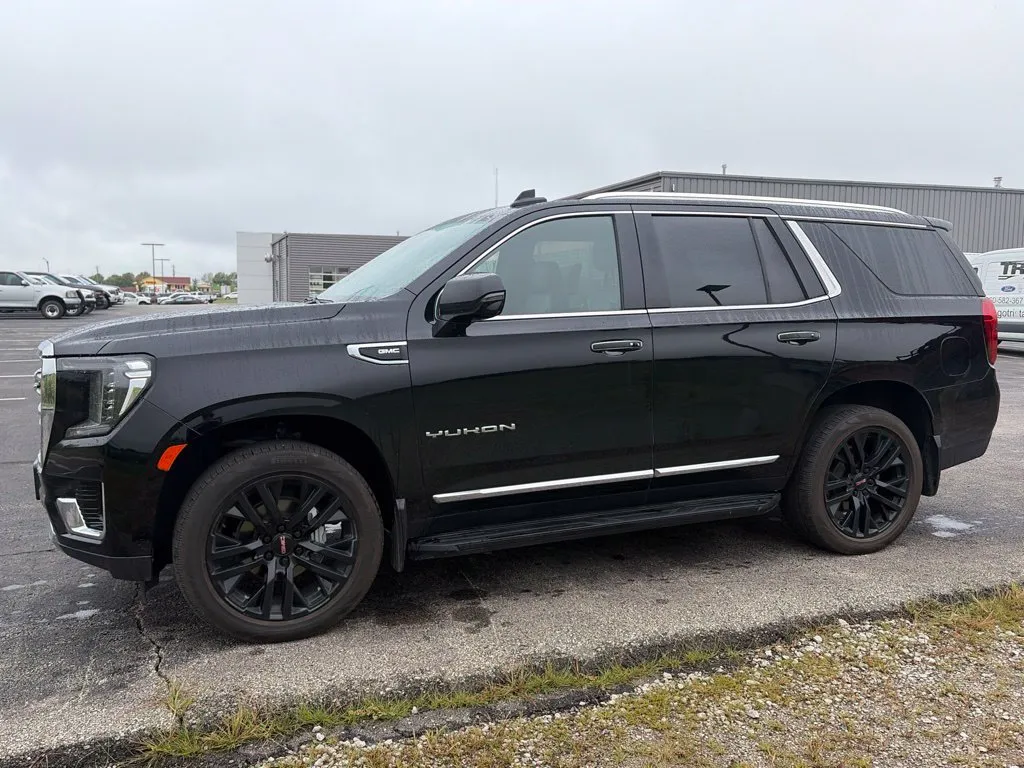 Black 2022 GMC Yukon SLT for sale in Maryville, MO