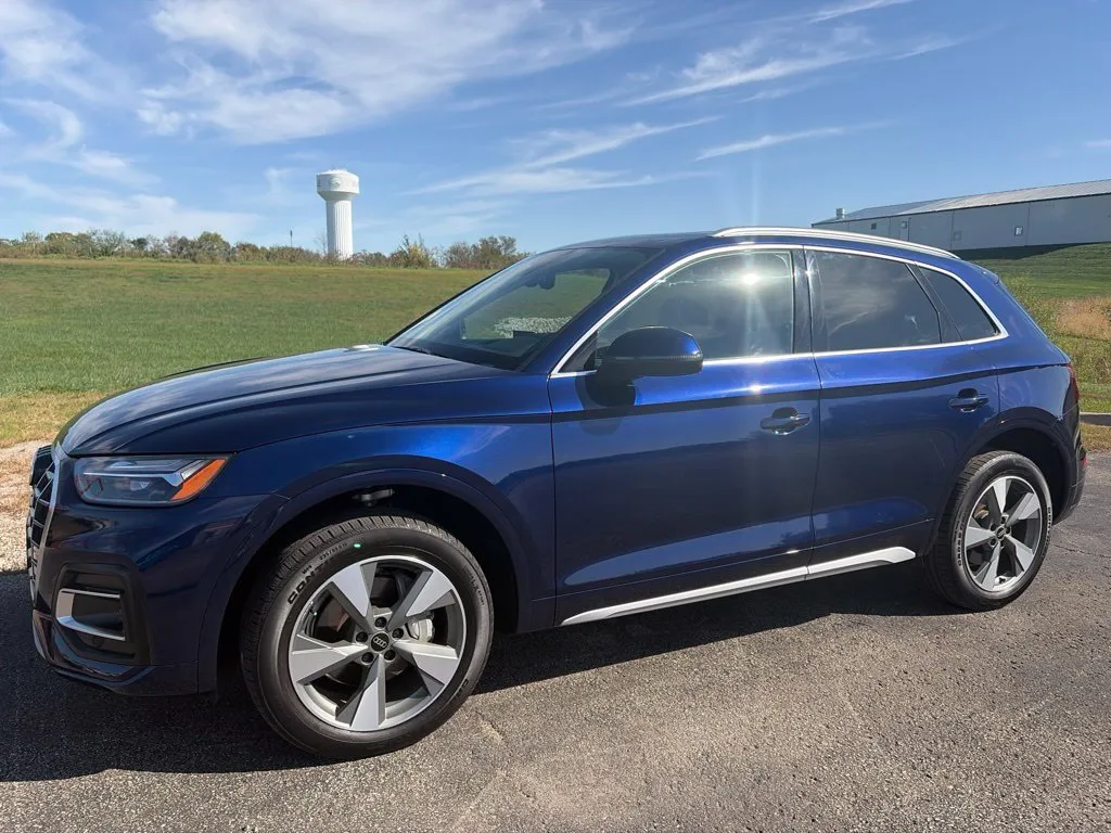 Blue 2024 Audi Q5 40 Premium Plus for sale in Maryville, MO