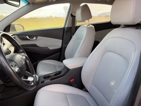 More photos of 2023 Hyundai Kona Limited at Tri-State Ford, MO
