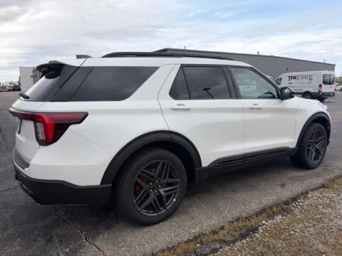 More photos of 2027 Ford Explorer ST-Line at Tri-State Ford, MO