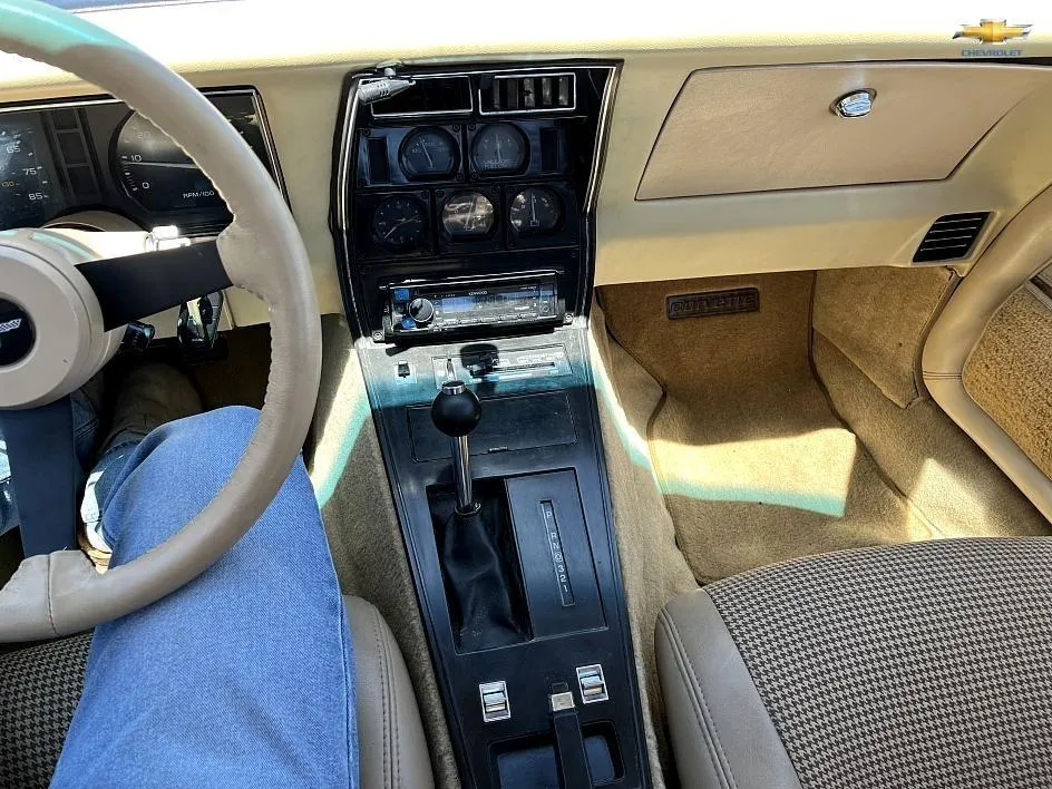 Chevrolet Corvette photo 17