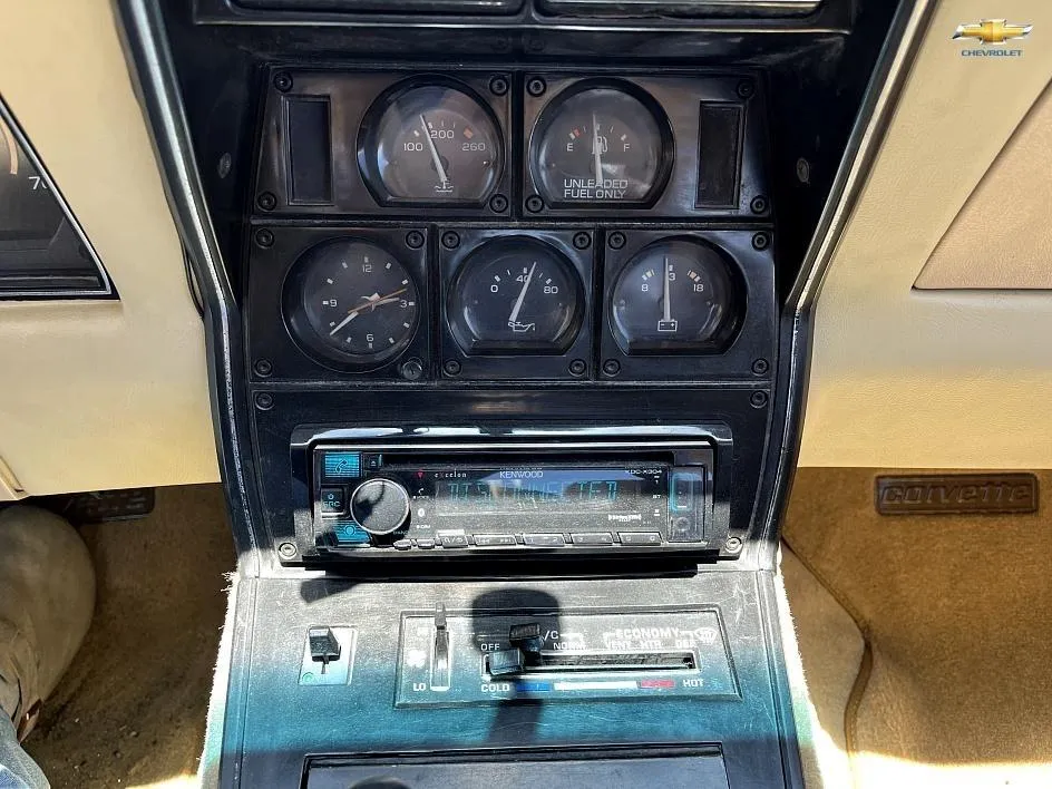 Chevrolet Corvette photo 18