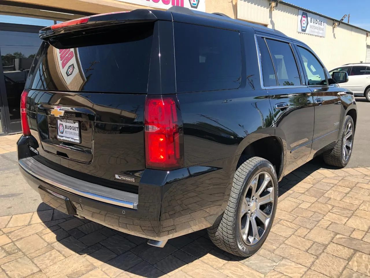 Chevrolet Tahoe photo 2