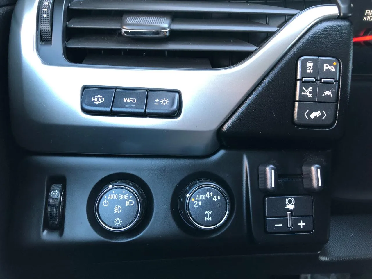Chevrolet Tahoe photo 24