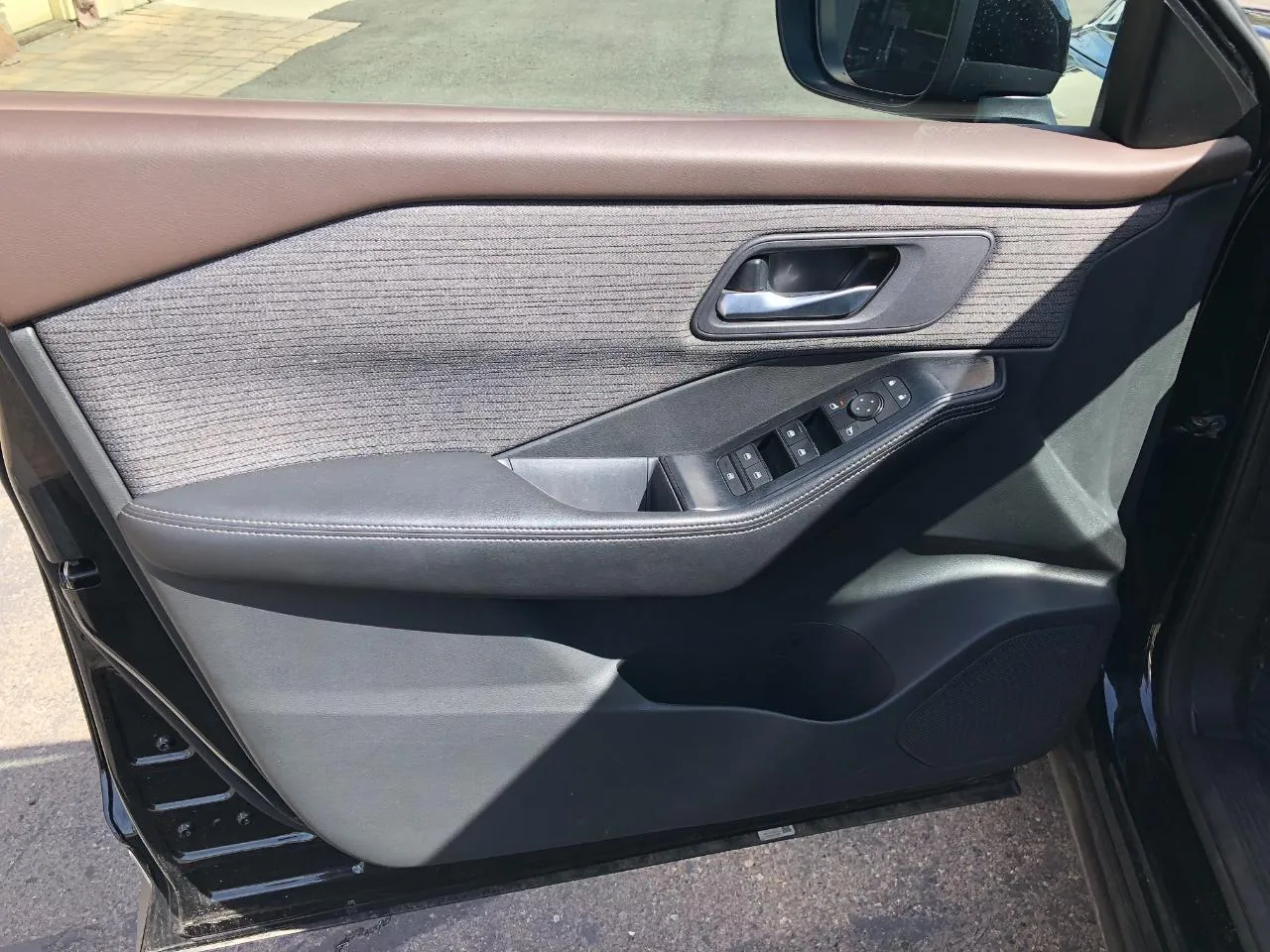 2023 Nissan Rogue SV - Photo 14