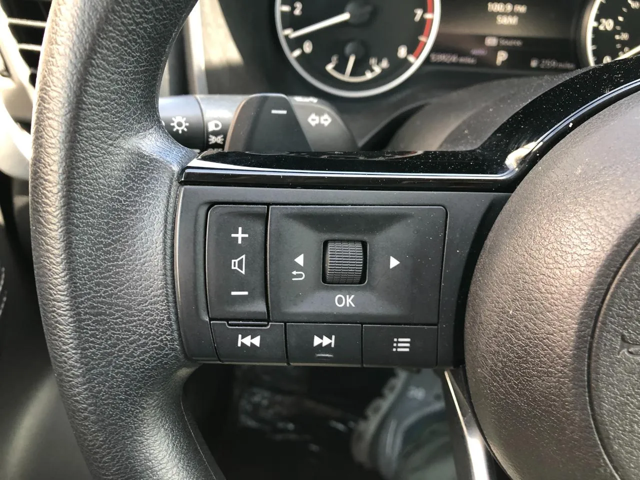 2023 Nissan Rogue SV - Photo 18