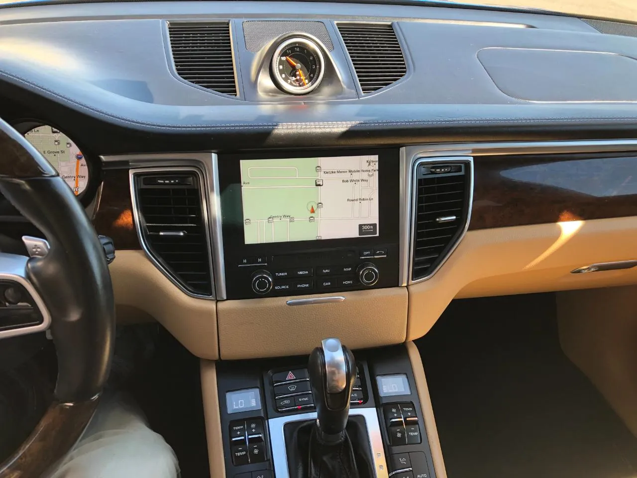 Porsche Macan photo 23