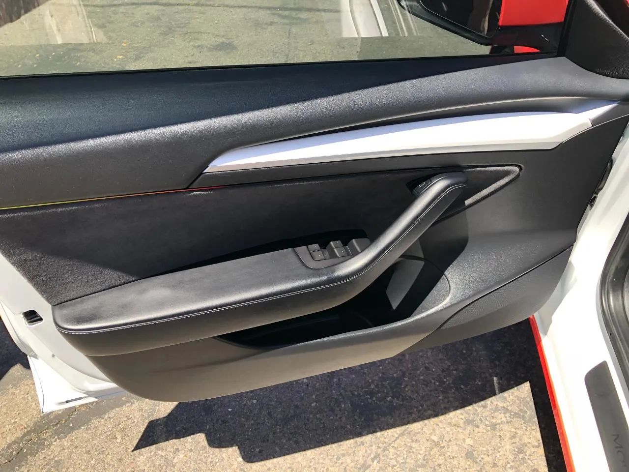 Tesla Model 3 photo 10