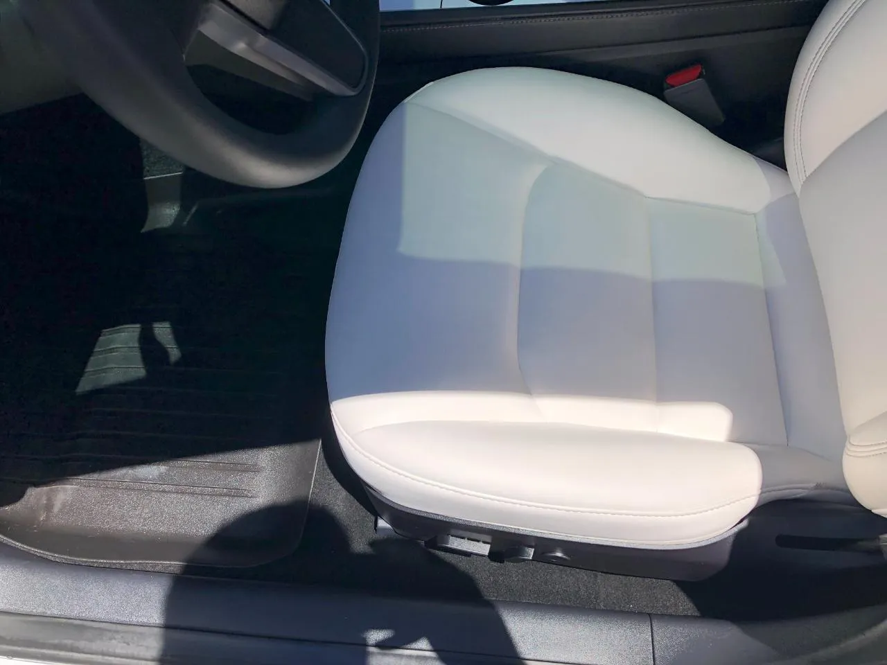 Tesla Model 3 photo 11