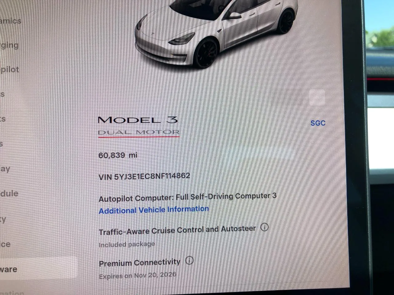 Tesla Model 3 photo 16