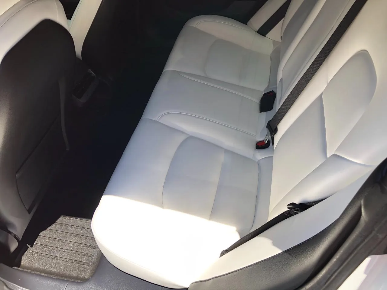 Tesla Model 3 photo 25
