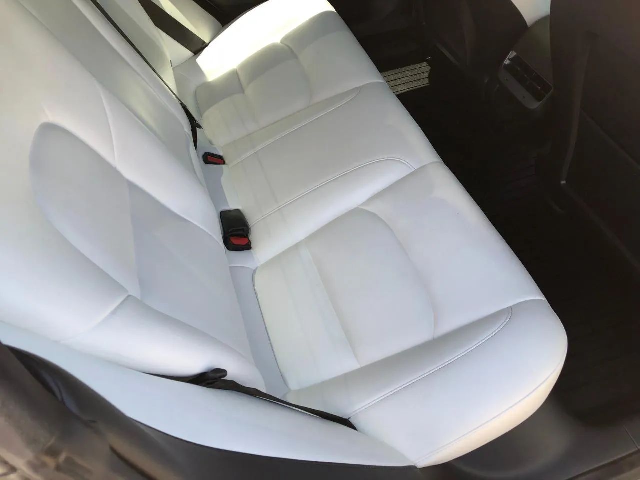 Tesla Model 3 photo 27