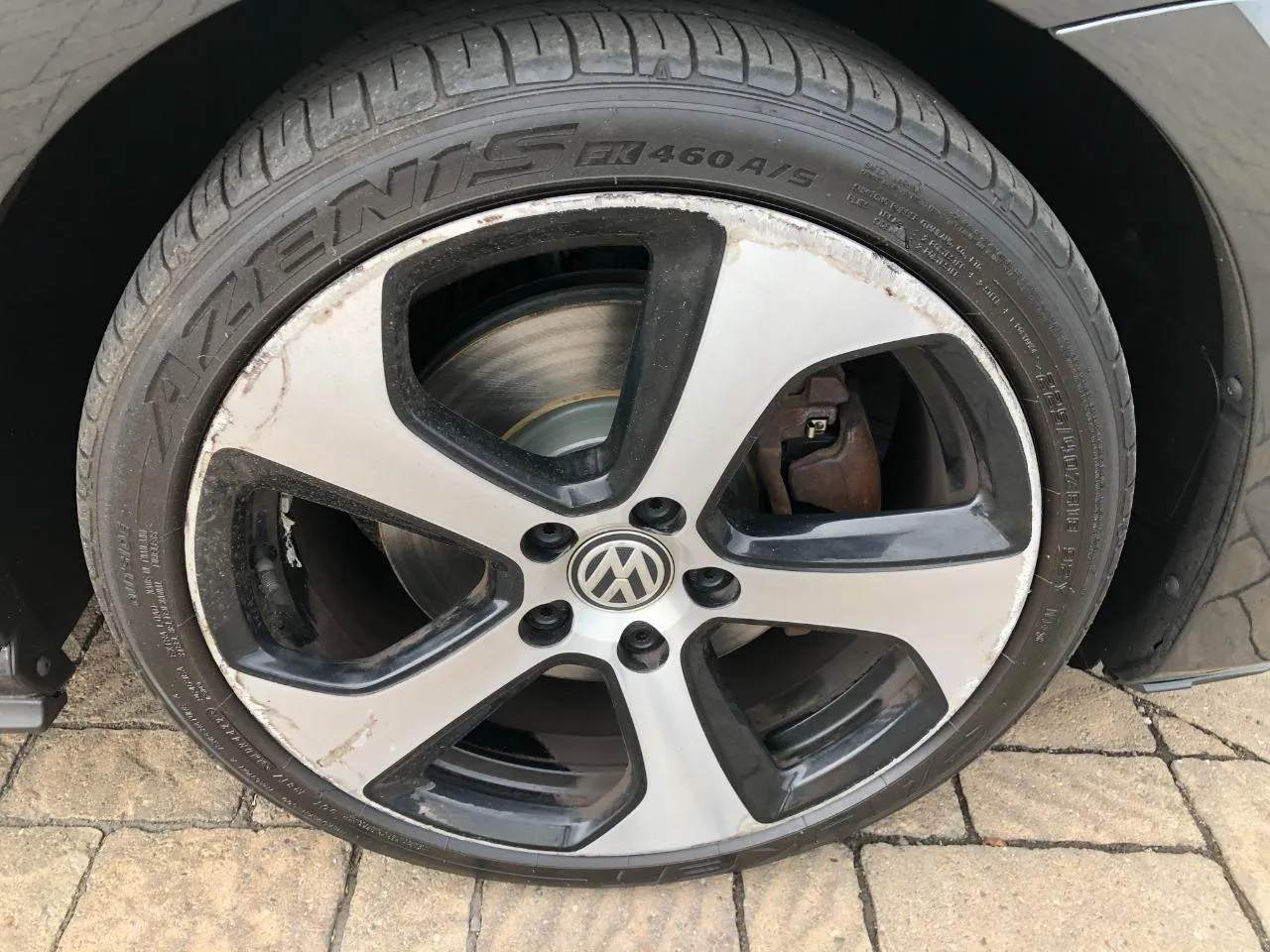 Volkswagen GTI photo 9