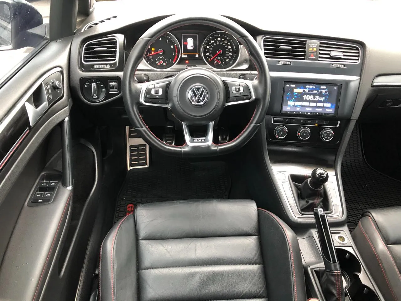 Volkswagen GTI photo 13