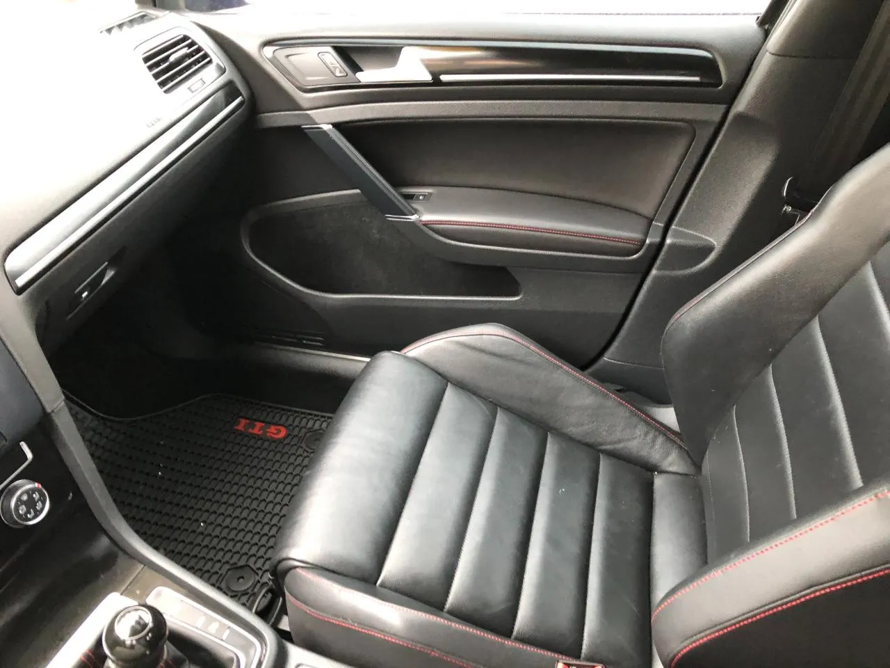 Volkswagen GTI photo 28