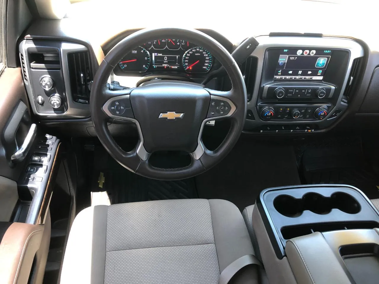 Chevrolet Silverado photo 17