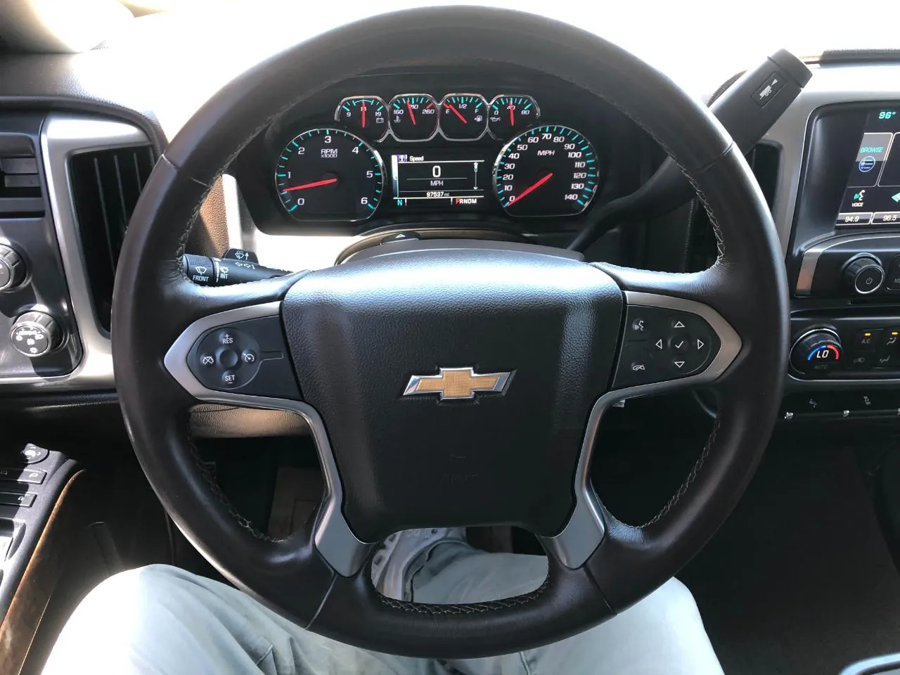 Chevrolet Silverado photo 23
