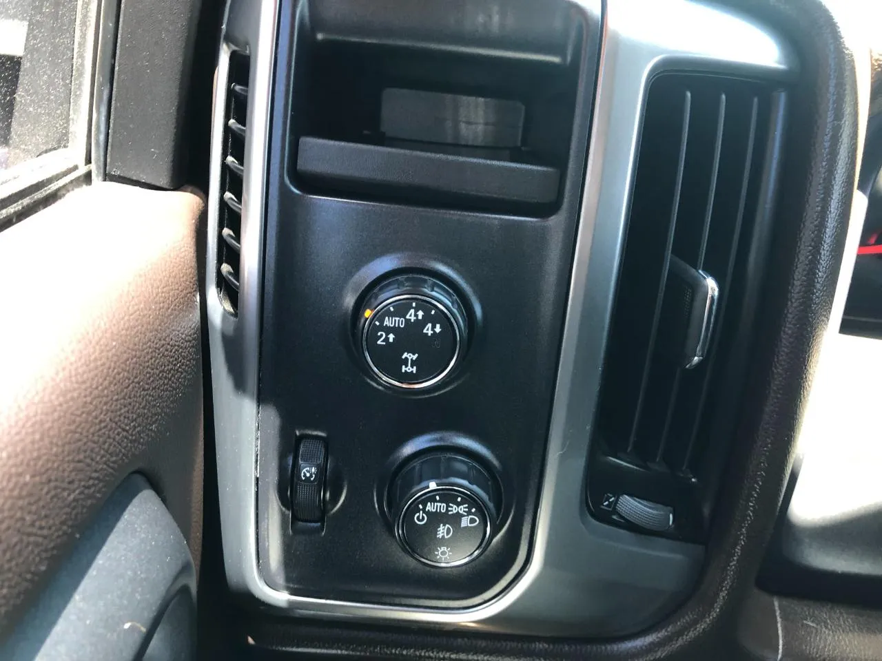 Chevrolet Silverado photo 27