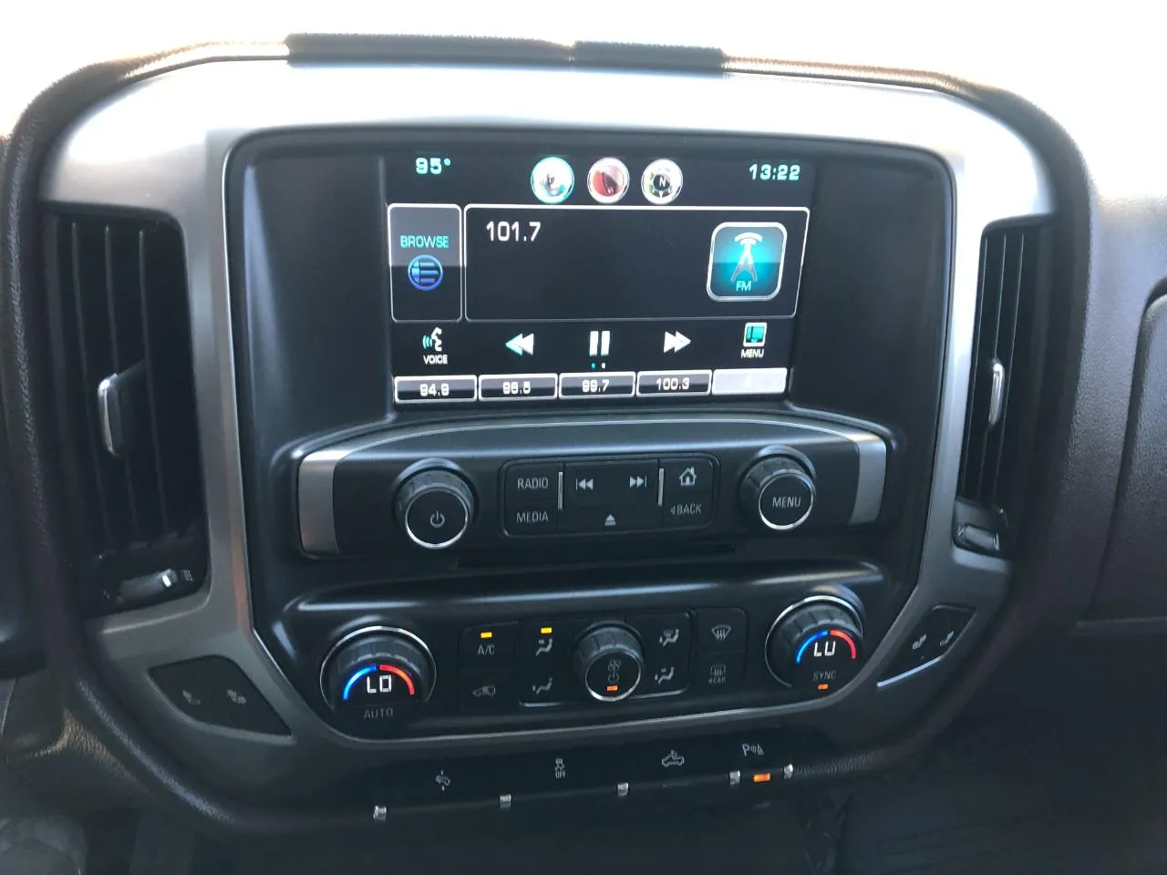 Chevrolet Silverado photo 28