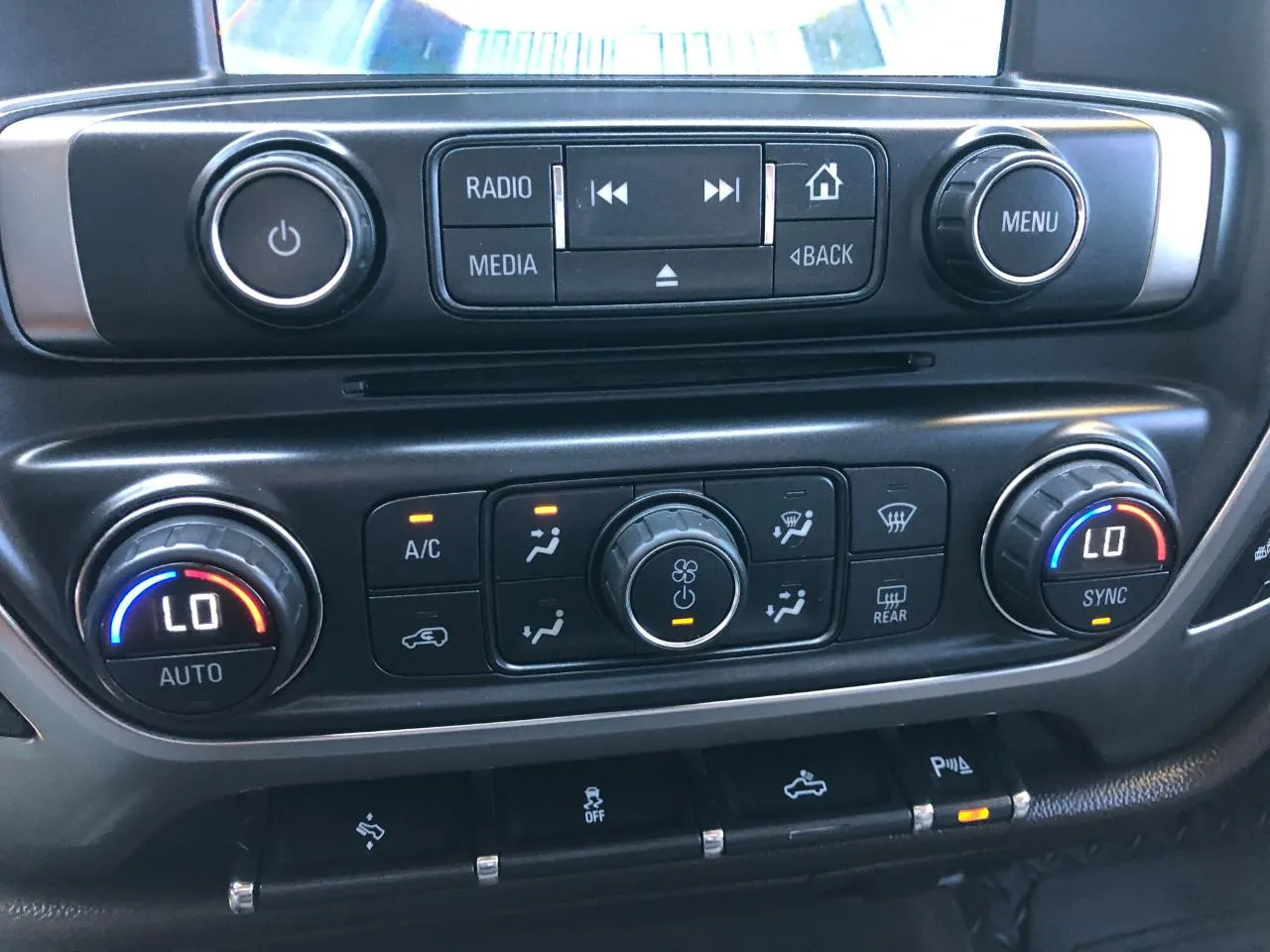 Chevrolet Silverado photo 30