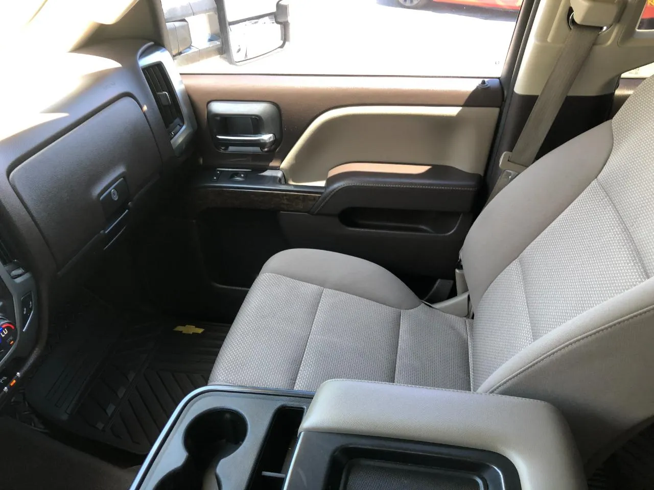 Chevrolet Silverado photo 32