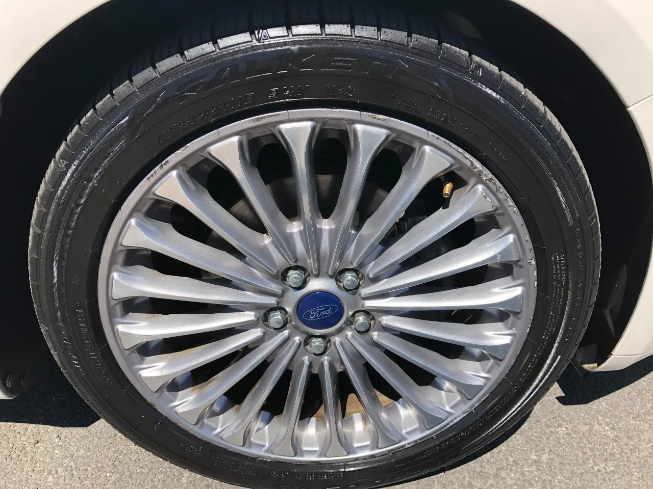 Ford Fusion photo 8