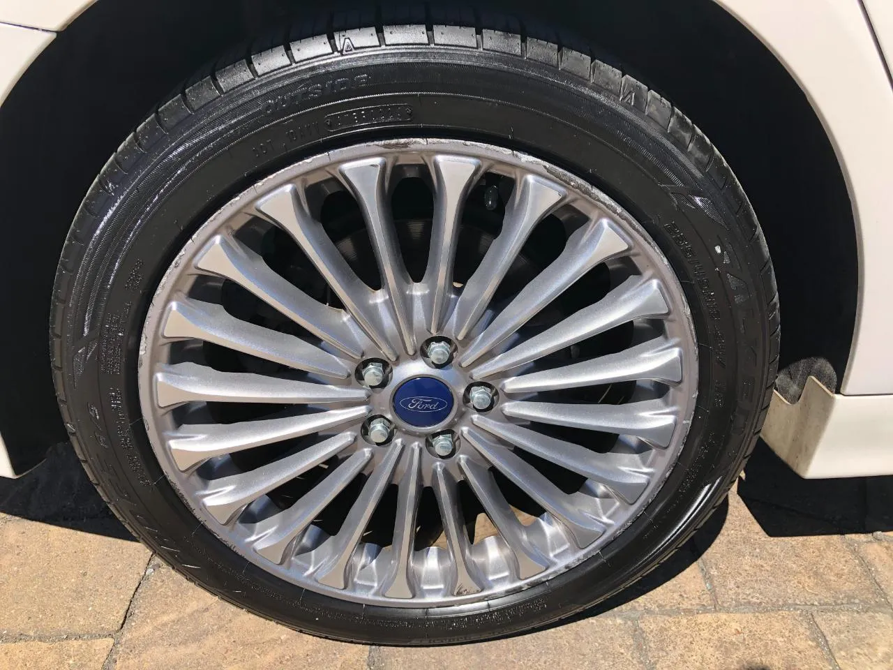Ford Fusion photo 9