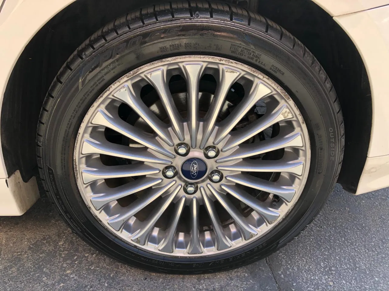 Ford Fusion photo 10