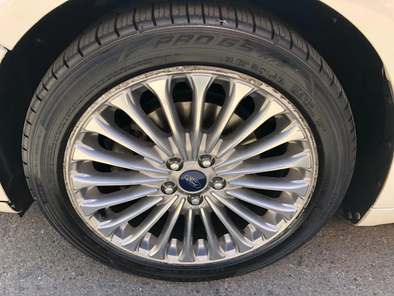 Ford Fusion photo 11