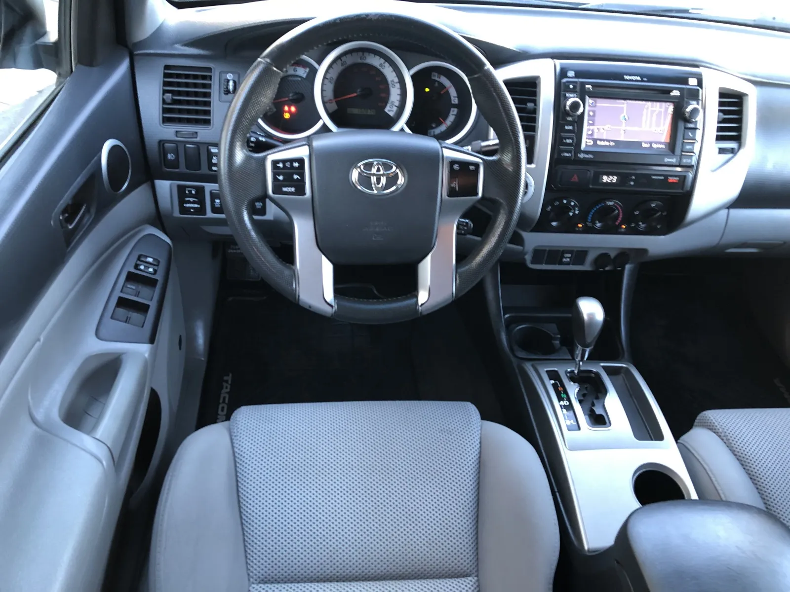 Toyota Tacoma photo 19