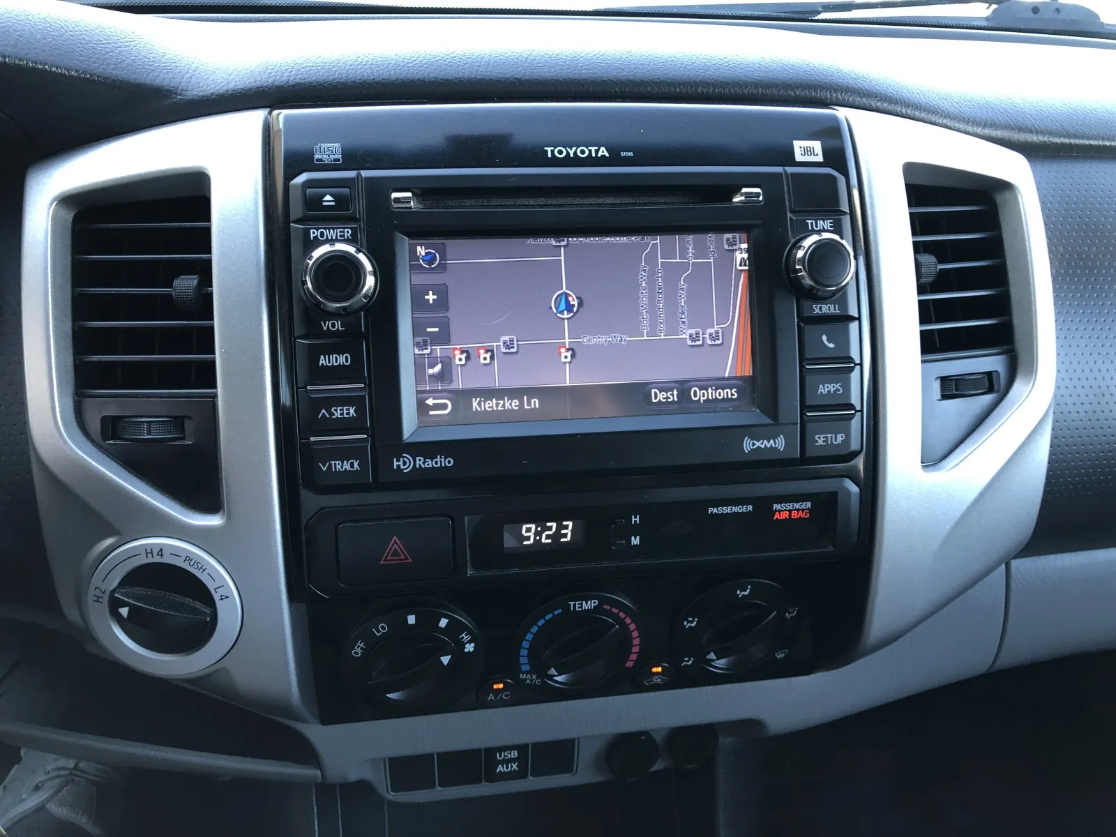 Toyota Tacoma photo 27