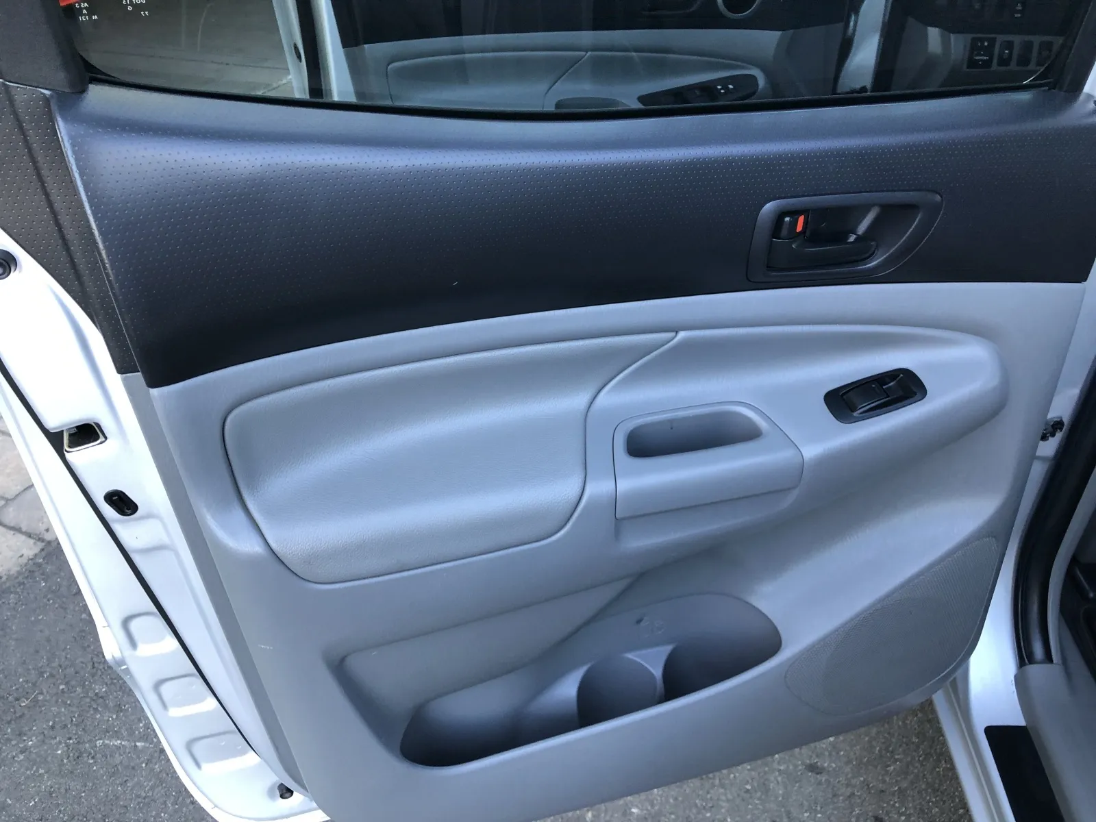 Toyota Tacoma photo 34