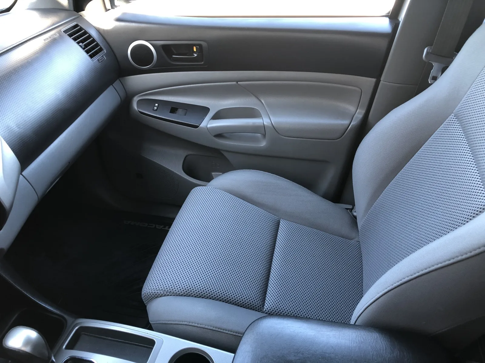Toyota Tacoma photo 33