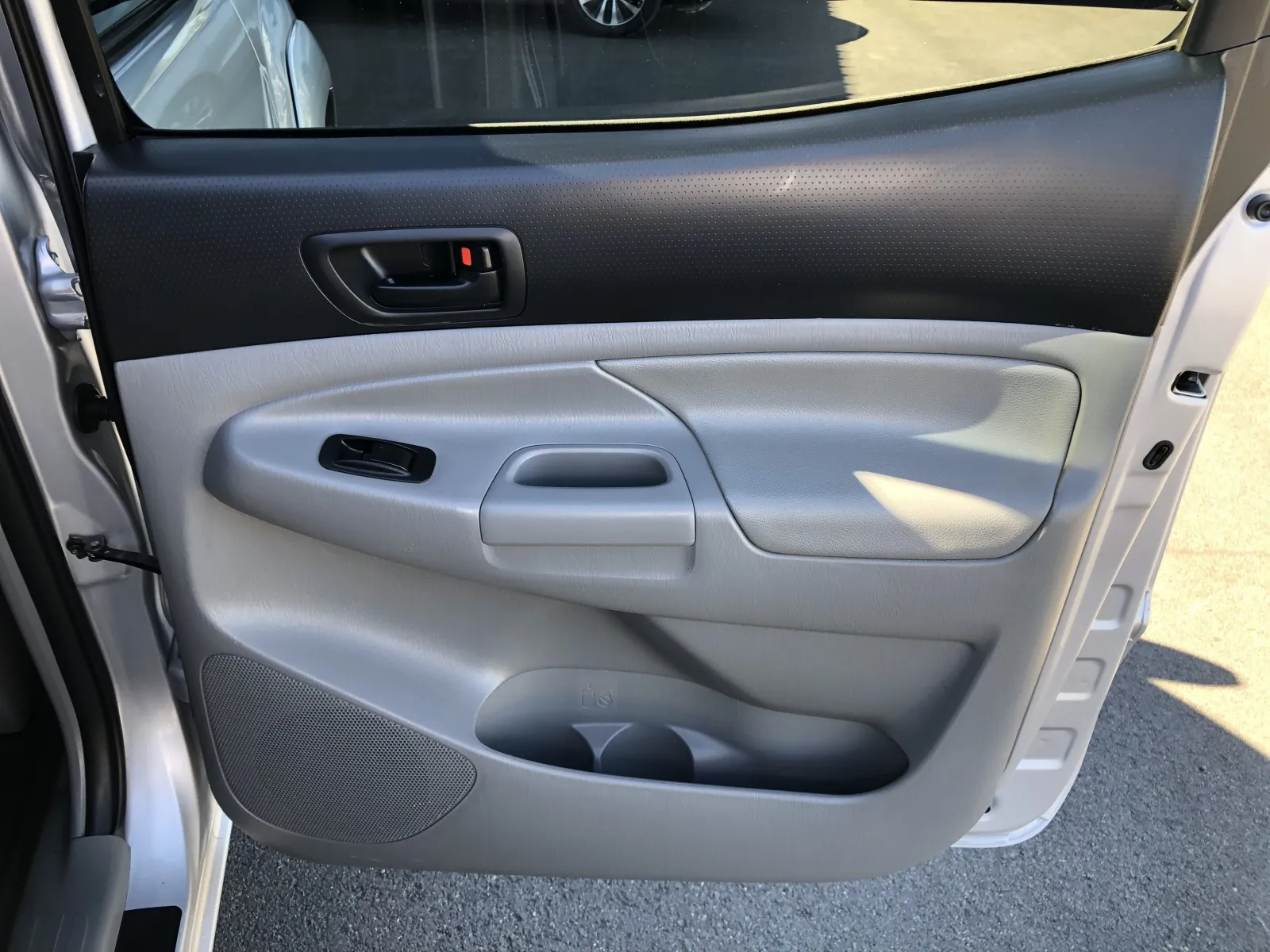 Toyota Tacoma photo 36