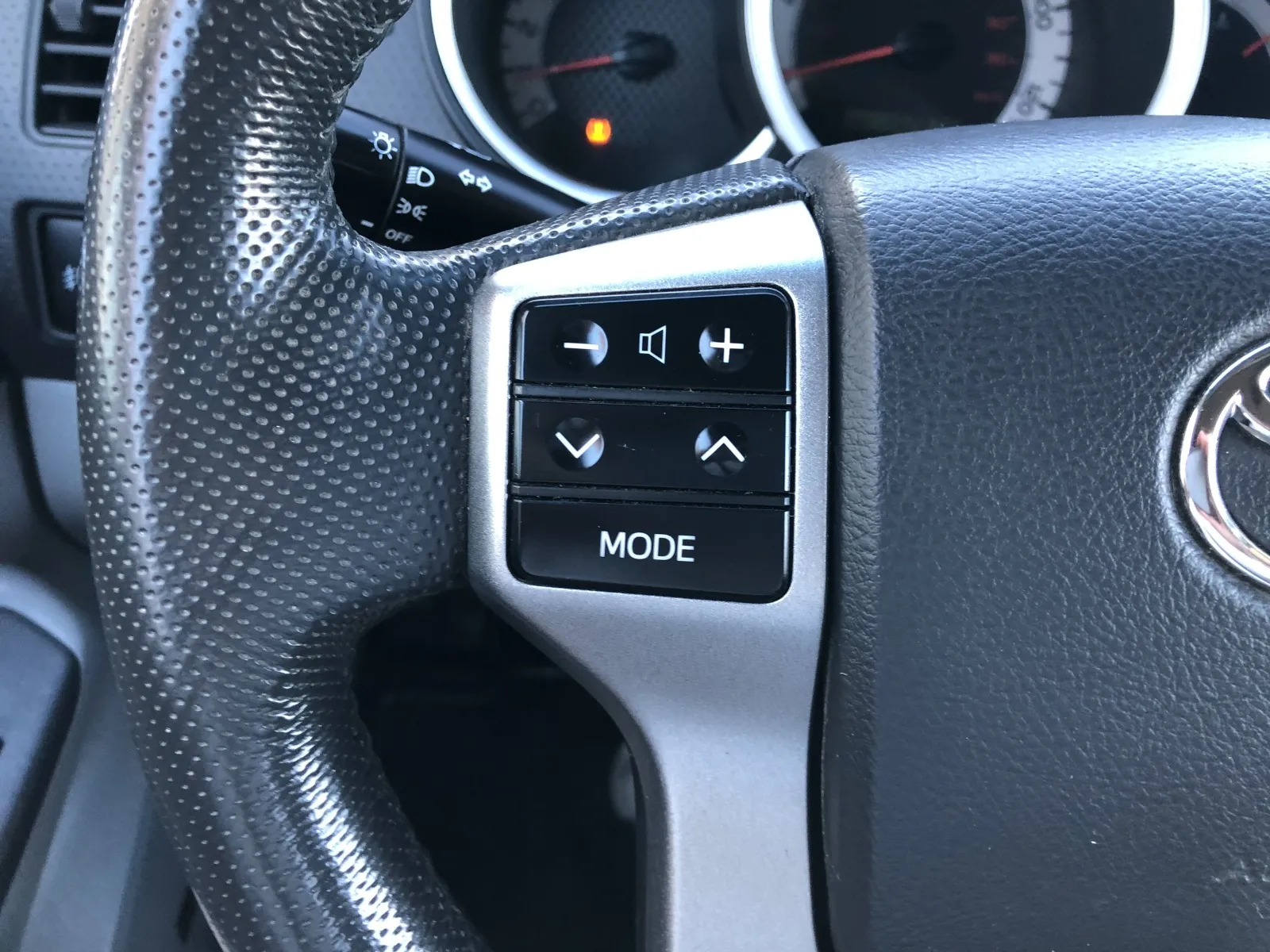 Toyota Tacoma photo 24