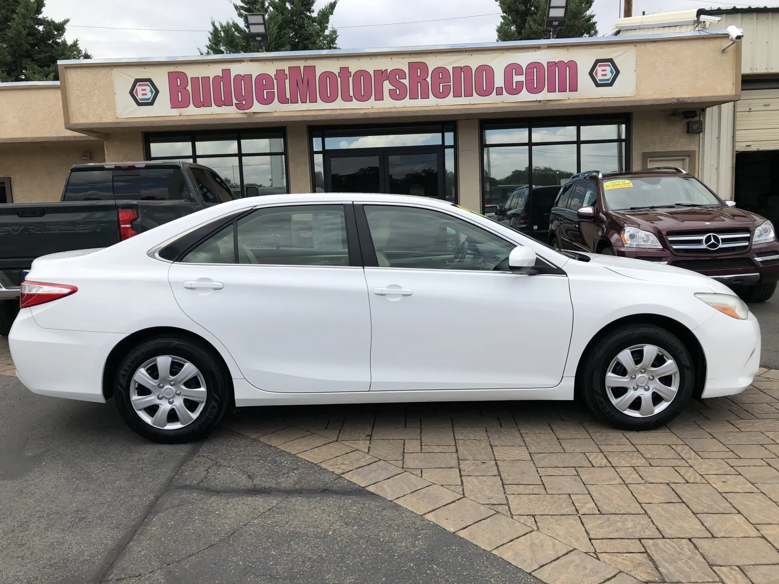 White 2016 Toyota Camry LE for sale in Reno, NV