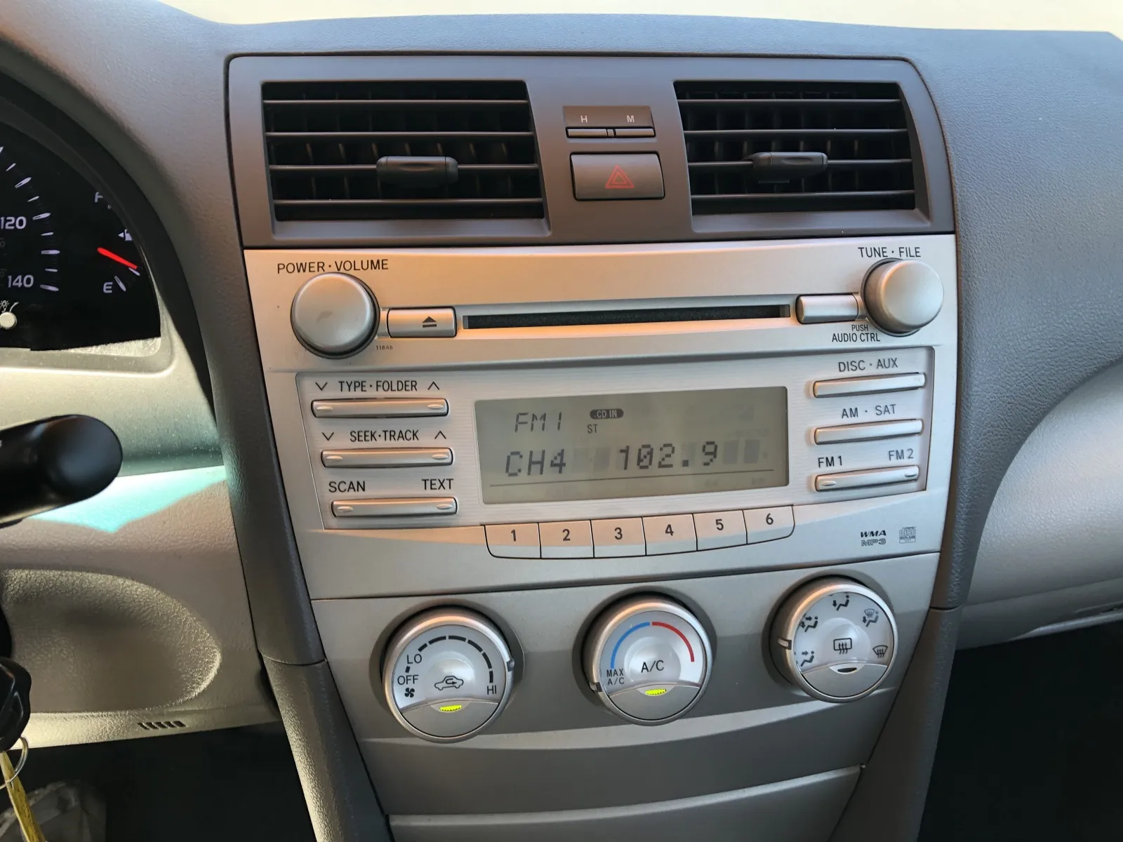 Toyota Camry photo 25