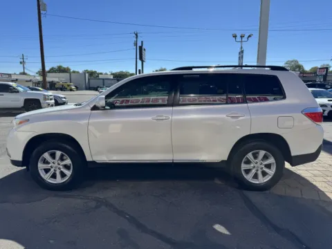 More photos of 2013 Toyota Highlander Plus at Budget Motors, NV